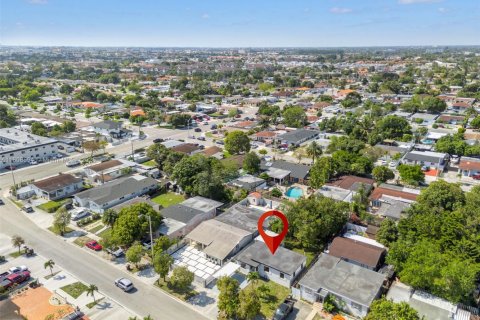 Casa en venta en Hialeah, Florida, 3 dormitorios № 1978212 - foto 25