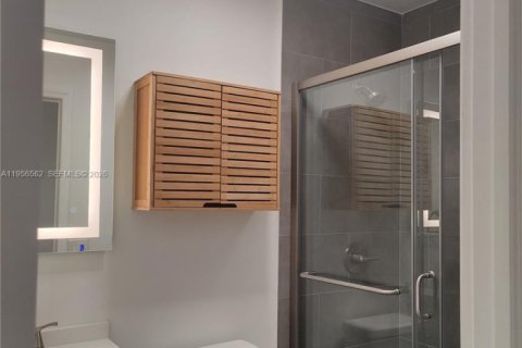 Casa en alquiler en Fort Lauderdale, Florida, 2 dormitorios, 102.19 m2 № 2010441 - foto 3