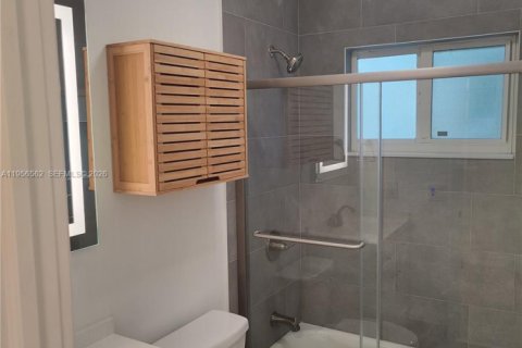 Casa en alquiler en Fort Lauderdale, Florida, 2 dormitorios, 102.19 m2 № 2010441 - foto 6