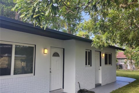 Casa en alquiler en Fort Lauderdale, Florida, 2 dormitorios, 102.19 m2 № 2010441 - foto 19