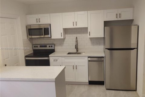Casa en alquiler en Fort Lauderdale, Florida, 2 dormitorios, 102.19 m2 № 2010441 - foto 16