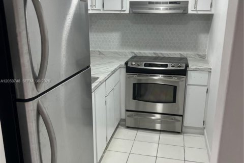 Condo in Miami, Florida, 2 bedrooms  № 2168078 - photo 3