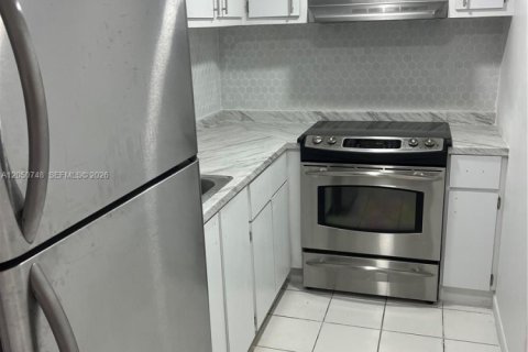 Condo in Miami, Florida, 2 bedrooms  № 2168078 - photo 4