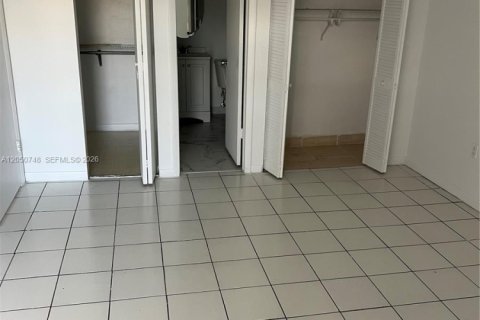 Condo in Miami, Florida, 2 bedrooms  № 2168078 - photo 14