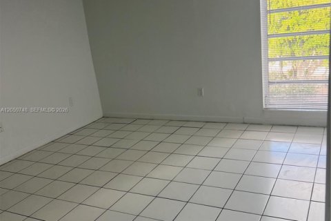 Condo in Miami, Florida, 2 bedrooms  № 2168078 - photo 13