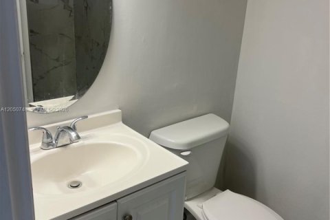 Condo in Miami, Florida, 2 bedrooms  № 2168078 - photo 11