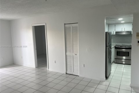 Condo in Miami, Florida, 2 bedrooms  № 2168078 - photo 7
