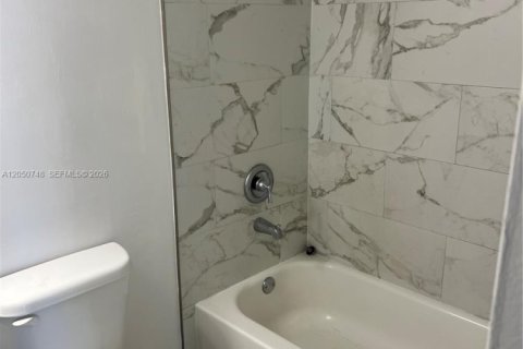 Condo in Miami, Florida, 2 bedrooms  № 2168078 - photo 16