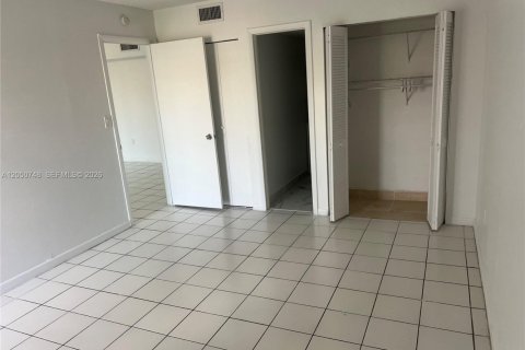 Condo in Miami, Florida, 2 bedrooms  № 2168078 - photo 18