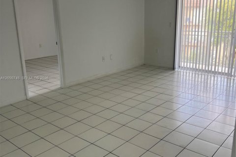 Condo in Miami, Florida, 2 bedrooms  № 2168078 - photo 5
