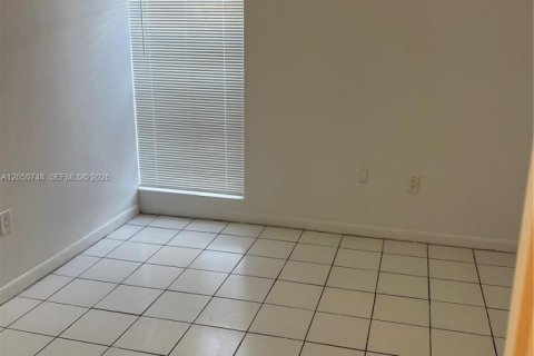 Condo in Miami, Florida, 2 bedrooms  № 2168078 - photo 10
