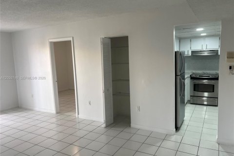 Condo in Miami, Florida, 2 bedrooms  № 2168078 - photo 8
