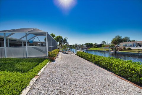 House in Englewood, Florida 2 bedrooms, 79.15 sq.m. № 1898820 - photo 17