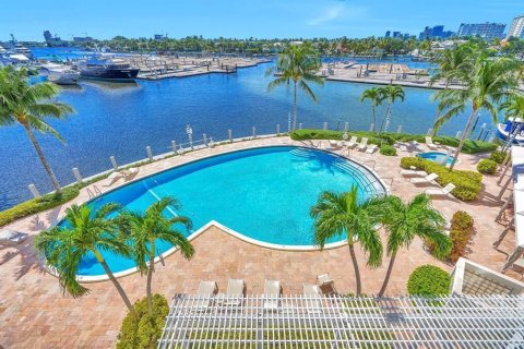 Condo in Fort Lauderdale, Florida, 2 bedrooms  № 2085947 - photo 18