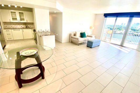 Condo in Fort Lauderdale, Florida, 2 bedrooms  № 2085947 - photo 7