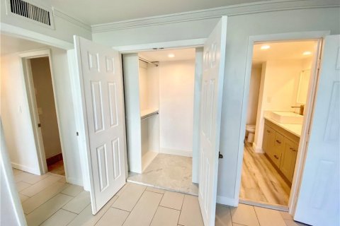 Condo in Fort Lauderdale, Florida, 2 bedrooms  № 2085947 - photo 11