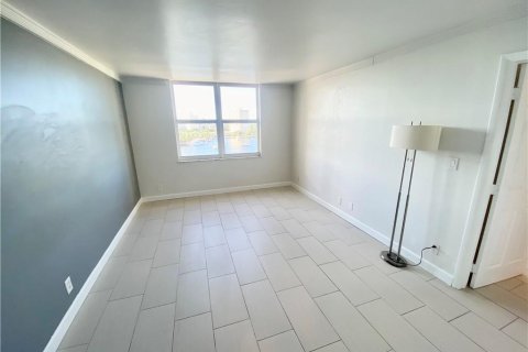 Condo in Fort Lauderdale, Florida, 2 bedrooms  № 2085947 - photo 10