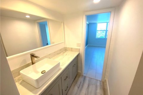 Condo in Fort Lauderdale, Florida, 2 bedrooms  № 2085947 - photo 12