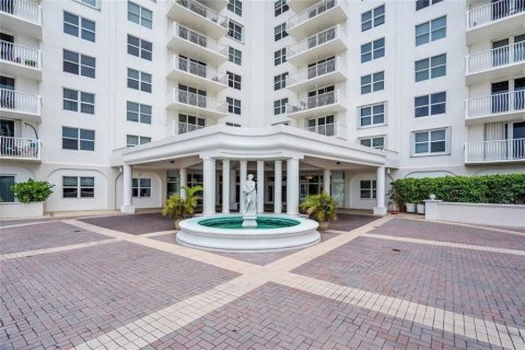 Condo in Fort Lauderdale, Florida, 2 bedrooms  № 2085947 - photo 25