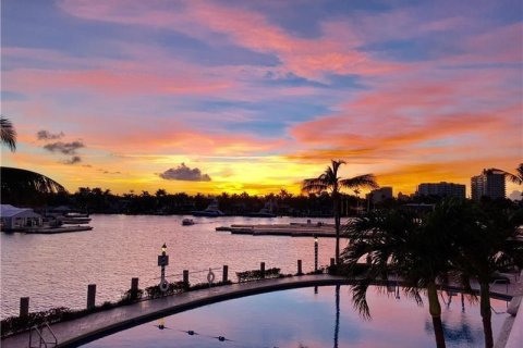Condo in Fort Lauderdale, Florida, 2 bedrooms  № 2085947 - photo 21