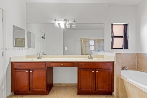 House in Homestead, Florida 4 bedrooms, 201.78 sq.m. № 2066103 - photo 20