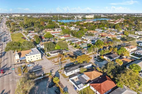 Propiedad comercial en venta en Hollywood, Florida, 148.09 m2 № 2025621 - foto 16