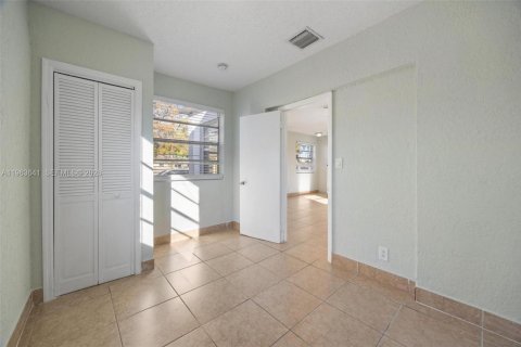 Propiedad comercial en venta en Hollywood, Florida, 148.09 m2 № 2025621 - foto 11