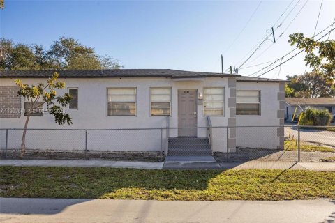 Propiedad comercial en venta en Hollywood, Florida, 148.09 m2 № 2025621 - foto 14