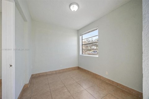 Propiedad comercial en venta en Hollywood, Florida, 148.09 m2 № 2025621 - foto 10