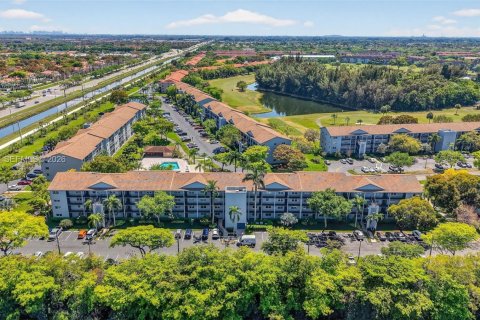 Condominio en alquiler en Pembroke Pines, Florida, 2 dormitorios, 110.74 m2 № 2057729 - foto 30