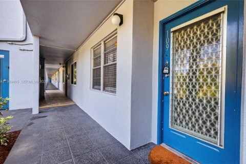 Condominio en alquiler en Pembroke Pines, Florida, 2 dormitorios, 110.74 m2 № 2057729 - foto 25