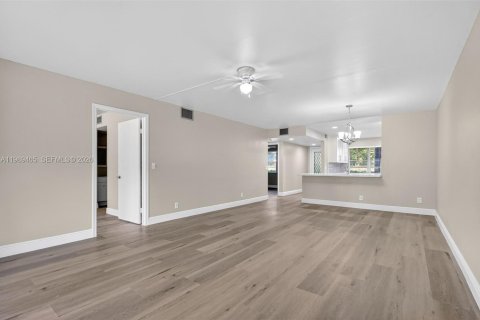 Condominio en alquiler en Pembroke Pines, Florida, 2 dormitorios, 110.74 m2 № 2057729 - foto 7