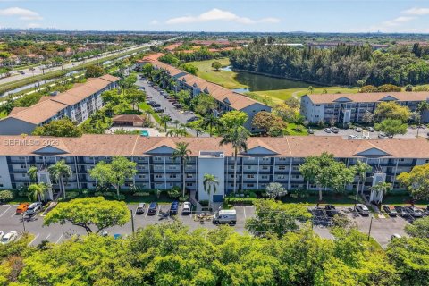 Condominio en alquiler en Pembroke Pines, Florida, 2 dormitorios, 110.74 m2 № 2057729 - foto 29