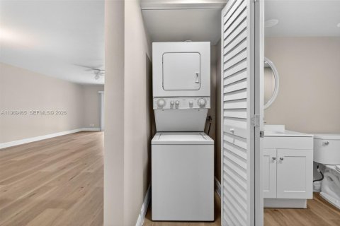 Condominio en alquiler en Pembroke Pines, Florida, 2 dormitorios, 110.74 m2 № 2057729 - foto 9