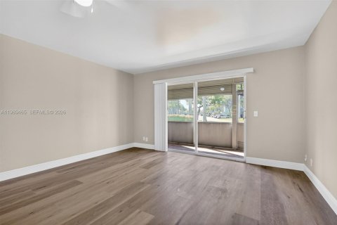 Condominio en alquiler en Pembroke Pines, Florida, 2 dormitorios, 110.74 m2 № 2057729 - foto 8