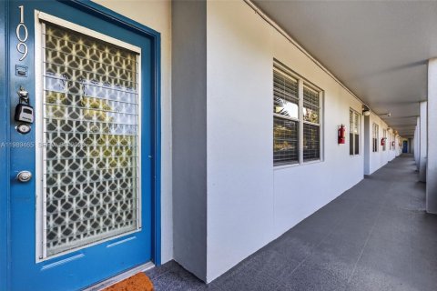 Condominio en alquiler en Pembroke Pines, Florida, 2 dormitorios, 110.74 m2 № 2057729 - foto 24