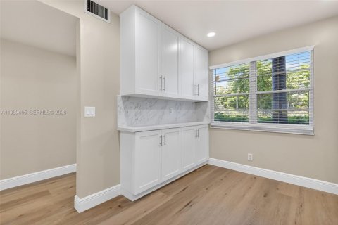 Condominio en alquiler en Pembroke Pines, Florida, 2 dormitorios, 110.74 m2 № 2057729 - foto 4