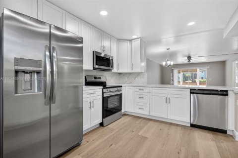 Condominio en alquiler en Pembroke Pines, Florida, 2 dormitorios, 110.74 m2 № 2057729 - foto 2