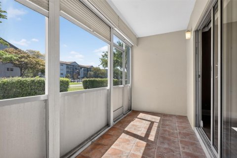 Condominio en alquiler en Pembroke Pines, Florida, 2 dormitorios, 110.74 m2 № 2057729 - foto 21