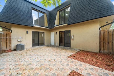 Купить кондоминиум в Майами, Флорида 2 спальни, 120.96м2, № 1964216 - фото 7