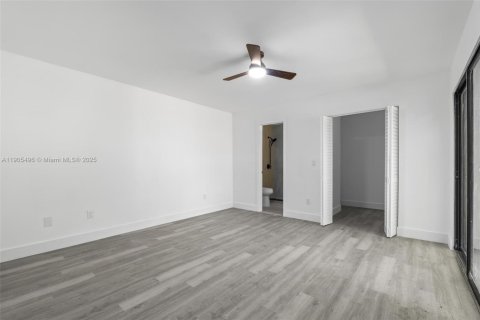 Купить кондоминиум в Майами, Флорида 2 спальни, 120.96м2, № 1964216 - фото 22