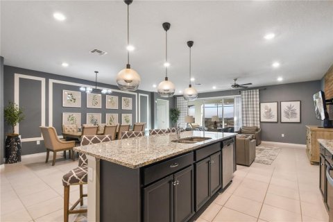 House in Davenport, Florida 8 bedrooms, 373.93 sq.m. № 1903753 - photo 9