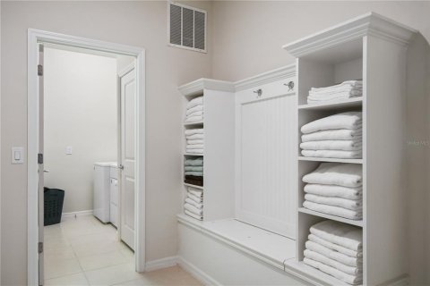 House in Davenport, Florida 8 bedrooms, 373.93 sq.m. № 1903753 - photo 22