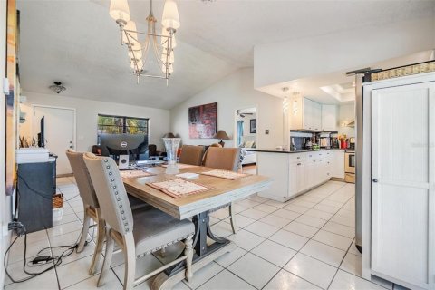 House in Tarpon Springs, Florida 2 bedrooms, 109.25 sq.m. № 1791527 - photo 7