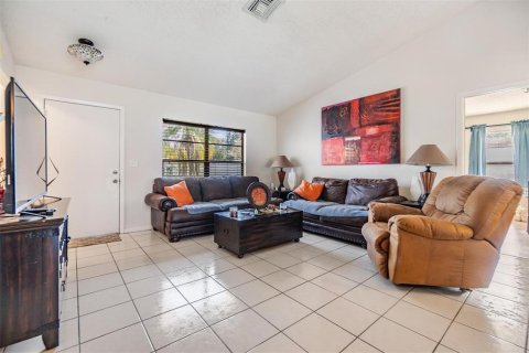 House in Tarpon Springs, Florida 2 bedrooms, 109.25 sq.m. № 1791527 - photo 9