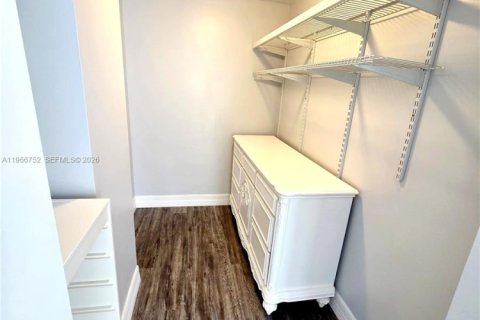 Condo in Sunny Isles Beach, Florida, 2 bedrooms  № 2081338 - photo 21