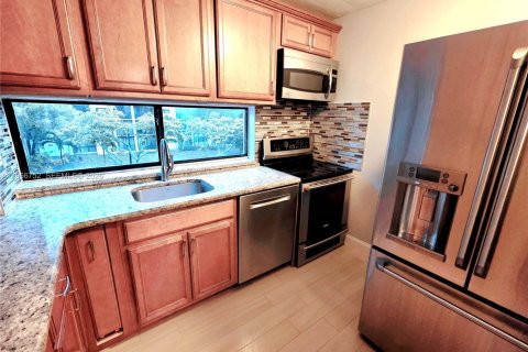 Condo in Sunny Isles Beach, Florida, 2 bedrooms  № 2081338 - photo 23