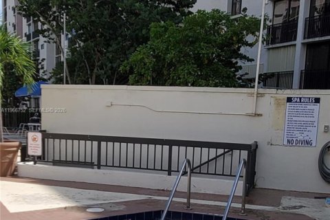 Condo in Sunny Isles Beach, Florida, 2 bedrooms  № 2081338 - photo 5