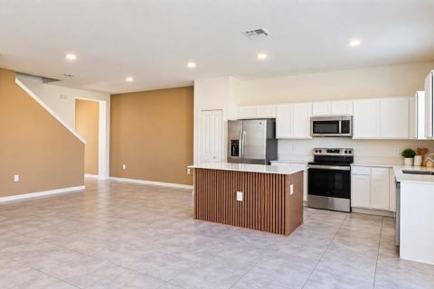 Touwnhouse à vendre à Davenport, Floride: 3 chambres, 173.17 m2 № 2373756 - photo 8