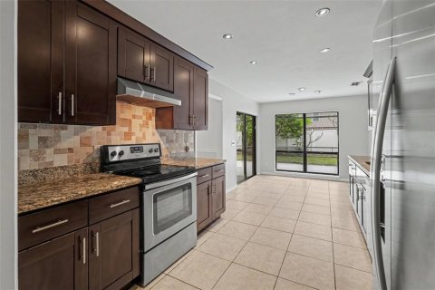 House in Tampa, Florida 3 bedrooms, 156.45 sq.m. № 2220485 - photo 11